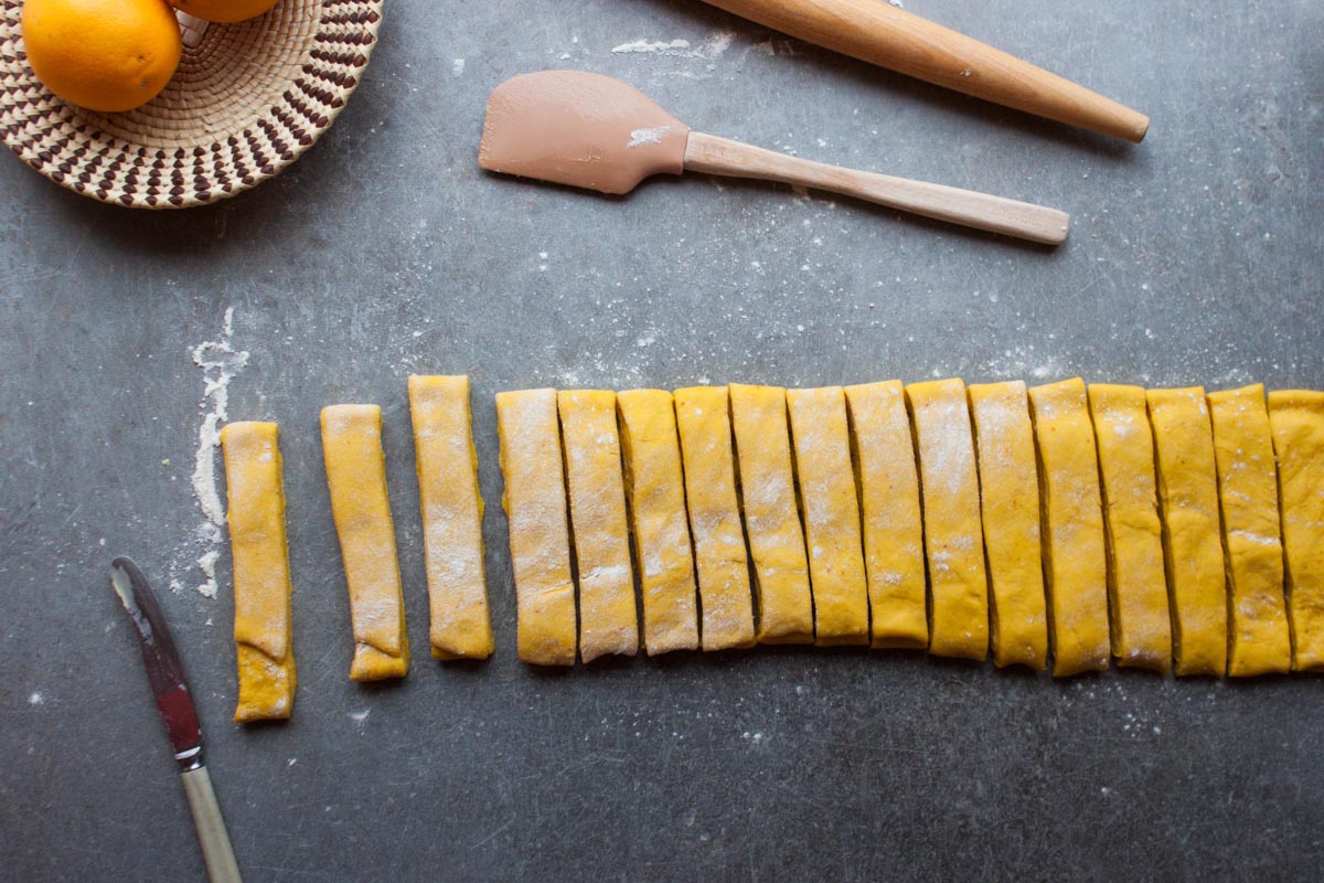nordic-saffron-knots-1