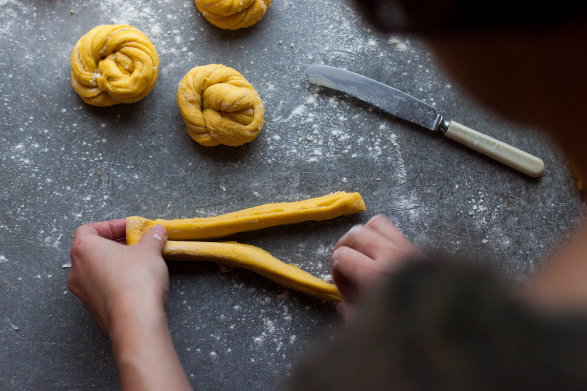 nordic-saffron-knots-3